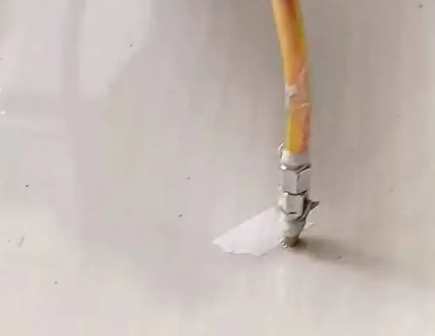 昂昂溪瓷砖空鼓维修公司专业解答在瓷砖铺贴过程中，如果使用的砂料过粗（如全部使用了粗砂），可能会导致以下问题